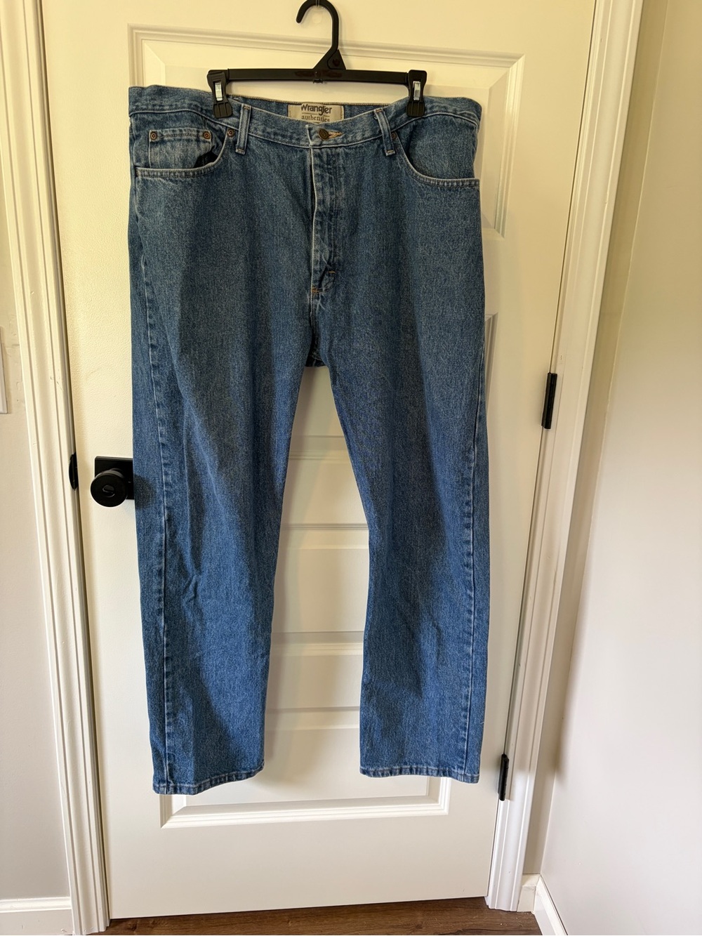 Wrangler Men's Straight-Leg Denim Jeans in Medium Blue